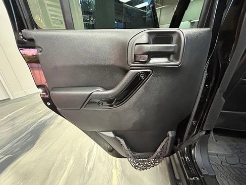 Used 2015 Jeep Wrangler Unlimited Sahara AWD/4WD image 45