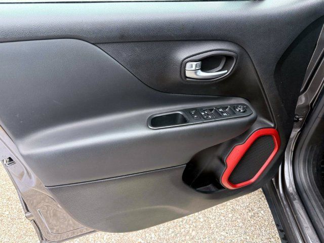 Certified 2017 Jeep Renegade Trailhawk w/ Premium Trailhawk Package AWD/4WD image 17