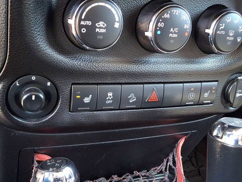Used 2018 Jeep Wrangler Unlimited Rubicon AWD/4WD image 22