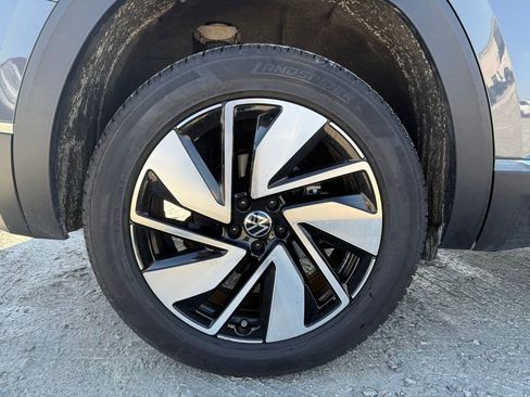 Used 2025 Volkswagen Atlas SEL AWD/4WD image 16