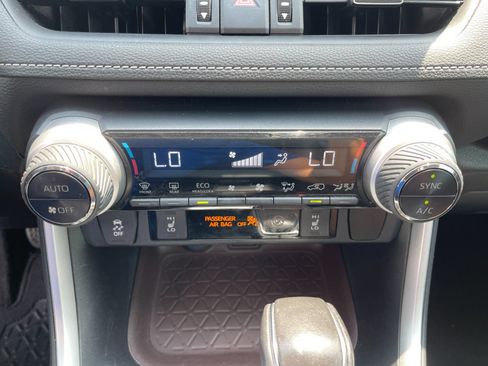 Used 2019 Toyota RAV4 Limited AWD/4WD image 23