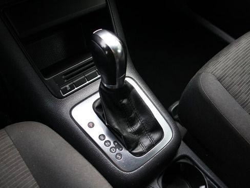 Used 2012 Volkswagen Tiguan S image 8