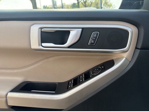 Used 2022 Ford Explorer XLT w/ Equipment Group 202A image 19