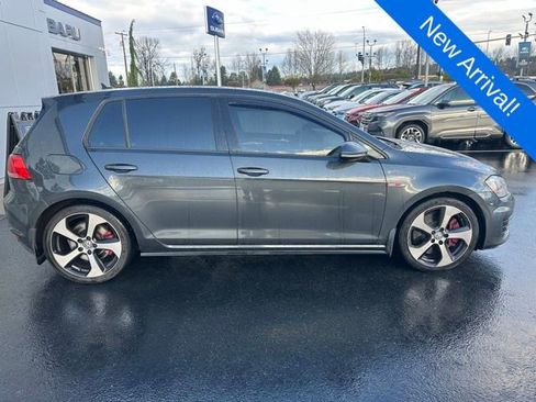Used 2017 Volkswagen GTI SE image 8