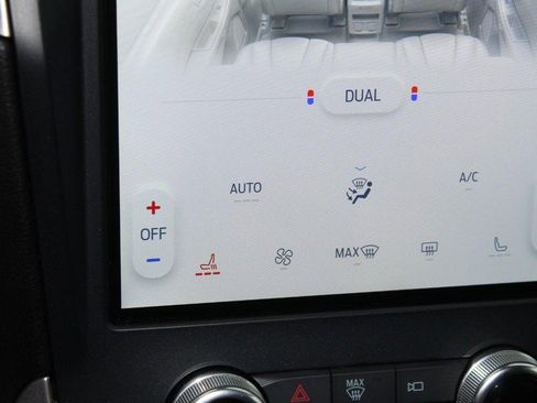 Used 2024 Ford Edge SEL image 37