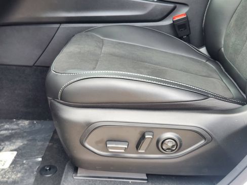New 2026 Jeep Grand Cherokee Altitude RWD image 17