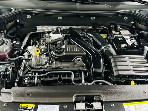 Certified 2025 Volkswagen Taos SE image 28