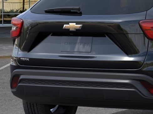 New 2026 Chevrolet Trax LS w/ LS Convenience Package FWD image 15