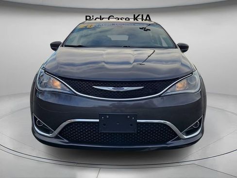 Used 2020 Chrysler Pacifica Touring-L image 5