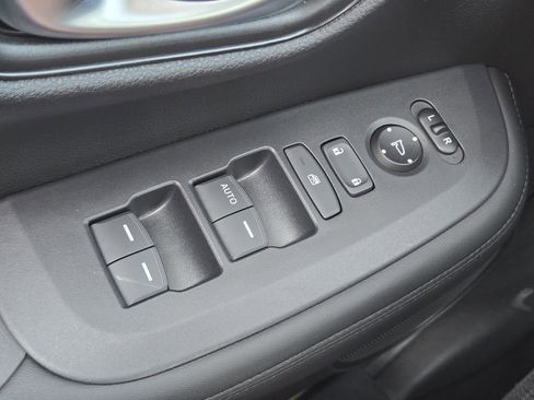 Certified 2025 Honda HR-V LX image 29