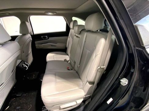 Used 2023 Kia Sorento S w/ Panoramic Sunroof Package FWD image 24