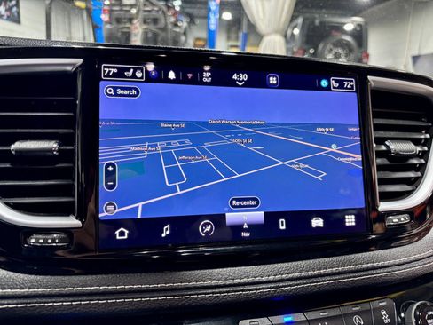 Used 2022 Chrysler Pacifica Limited image 4