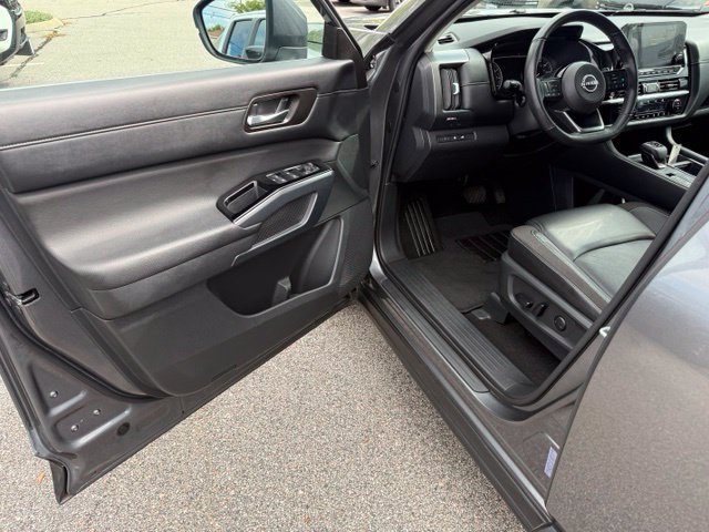 Used 2024 Nissan Pathfinder SL w/ SL Premium Package AWD/4WD image 10