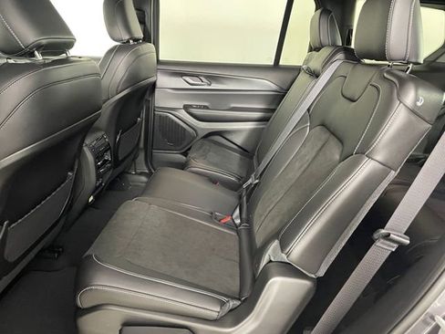 New 2025 Jeep Grand Cherokee L Laredo image 3