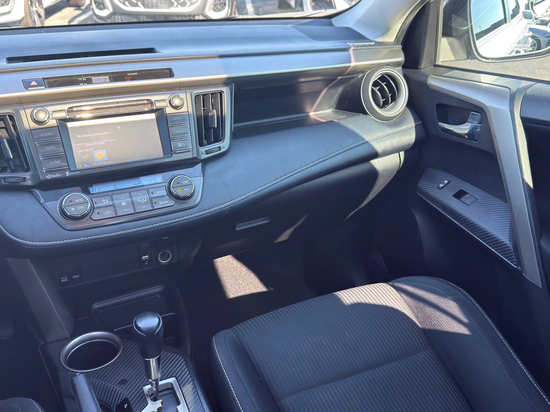 Used 2015 Toyota RAV4 XLE FWD image 28