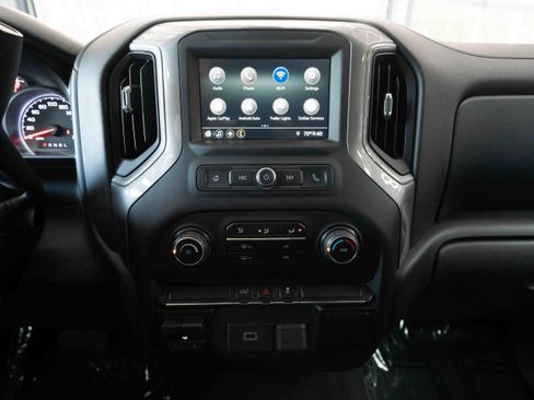 Used 2019 Chevrolet Silverado 1500 Custom w/ Custom Value Package AWD/4WD image 17