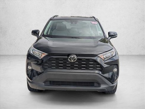 Used 2020 Toyota RAV4 XLE Premium image 2