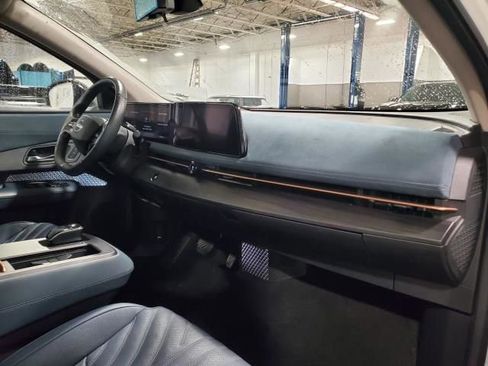 Used 2024 Nissan Ariya AWD image 12