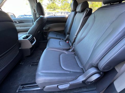 Used 2026 Kia Carnival FWD image 28
