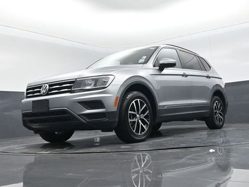 Used 2021 Volkswagen Tiguan SE image 19