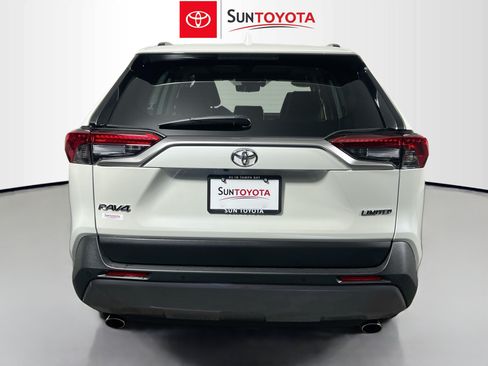 Used 2020 Toyota RAV4 Limited FWD image 5