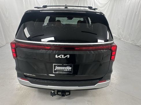 New 2026 Kia Carnival EX FWD image 4