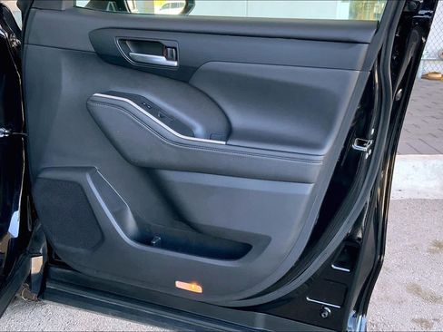 Used 2024 Toyota Highlander XLE image 23