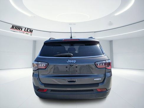 Used 2021 Jeep Compass Latitude FWD image 4