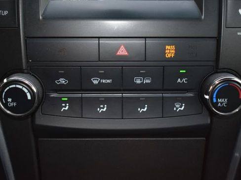 Used 2015 Toyota Camry SE image 25