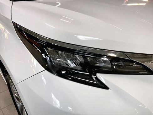 Used 2024 Toyota Sienna LE image 34