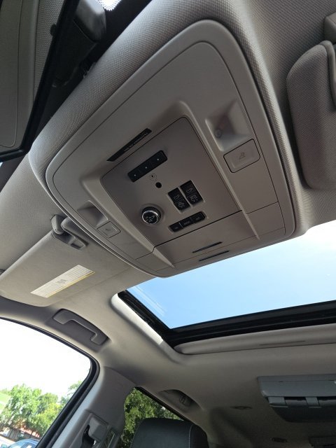 Used 2019 Chevrolet Suburban Premier RWD image 30