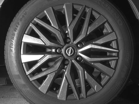 Used 2025 Nissan Altima 2.5 SV FWD image 18