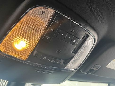 Used 2022 Jeep Grand Cherokee Limited image 30