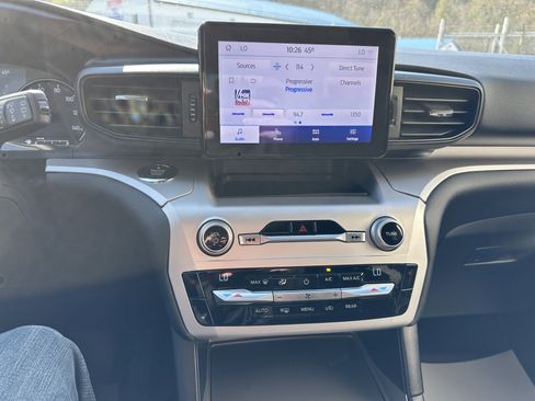 Used 2020 Ford Explorer XLT w/ Comfort Package image 12