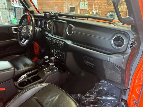 Used 2020 Jeep Wrangler Unlimited Sahara AWD/4WD image 19