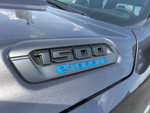 New 2026 RAM 1500 4x4 Crew Cab image 32