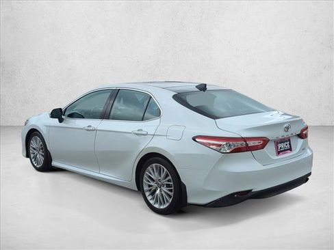 Used 2019 Toyota Camry XLE FWD image 4