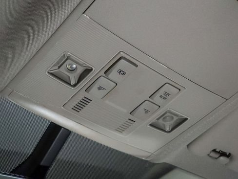 Used 2021 Volkswagen Atlas SE image 39