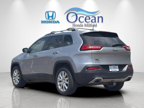 Used 2017 Jeep Cherokee Limited AWD/4WD image 5