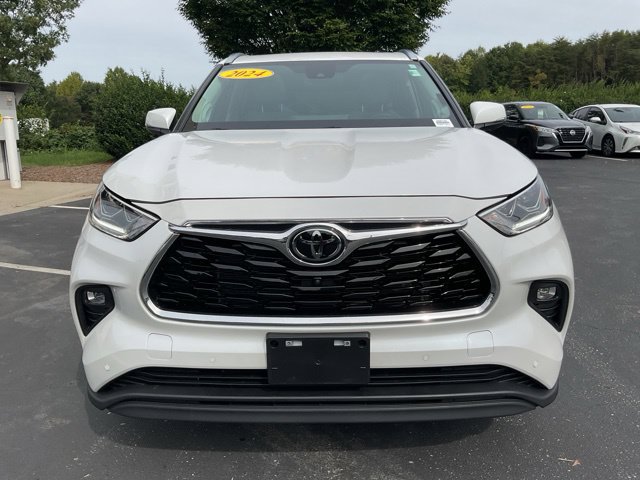 Used 2024 Toyota Highlander Limited AWD/4WD image 4