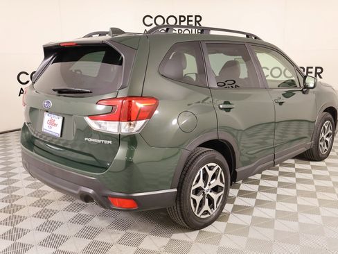 Used 2023 Subaru Forester Premium image 21