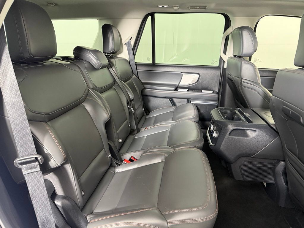 Used 2025 Ford Expedition Active AWD/4WD image 20