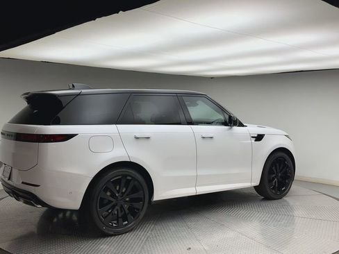 New 2026 Land Rover Range Rover Sport Dynamic SE image 2