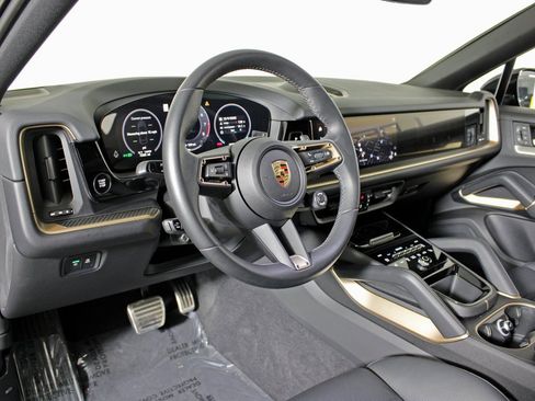 Used 2024 Porsche Cayenne S image 4