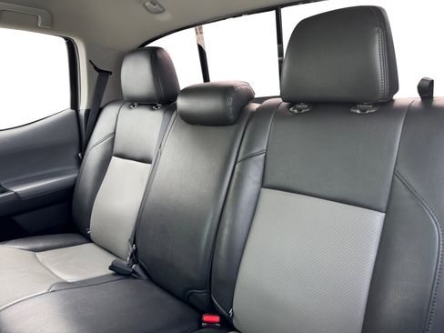 Used 2022 Toyota Tacoma SR5 AWD/4WD image 13