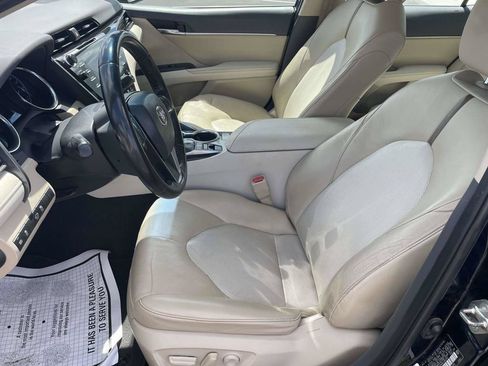 Used 2020 Toyota Camry XLE FWD image 13