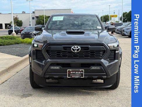 Used 2024 Toyota Tacoma TRD Sport w/ TRD Sport Premium Package AWD/4WD image 8