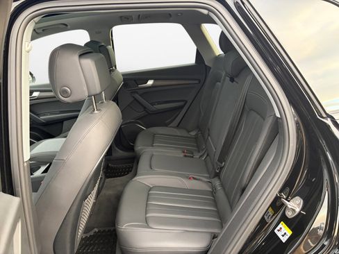 Used 2025 Audi Q5 2.0T Premium w/ Convenience Plus Package image 13