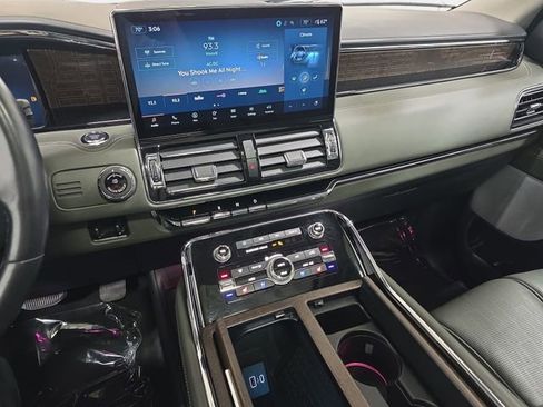 Used 2023 Lincoln Navigator L Black Label image 17