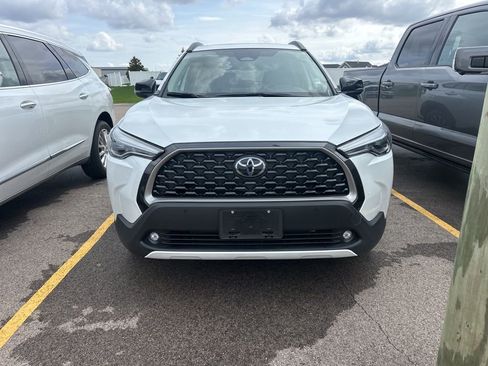 Used 2025 Toyota Corolla Cross XLE w/ Convenience Package image 14